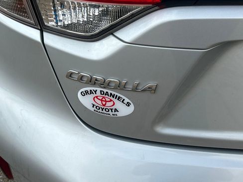 Used 2021 Toyota Corolla LE image 29