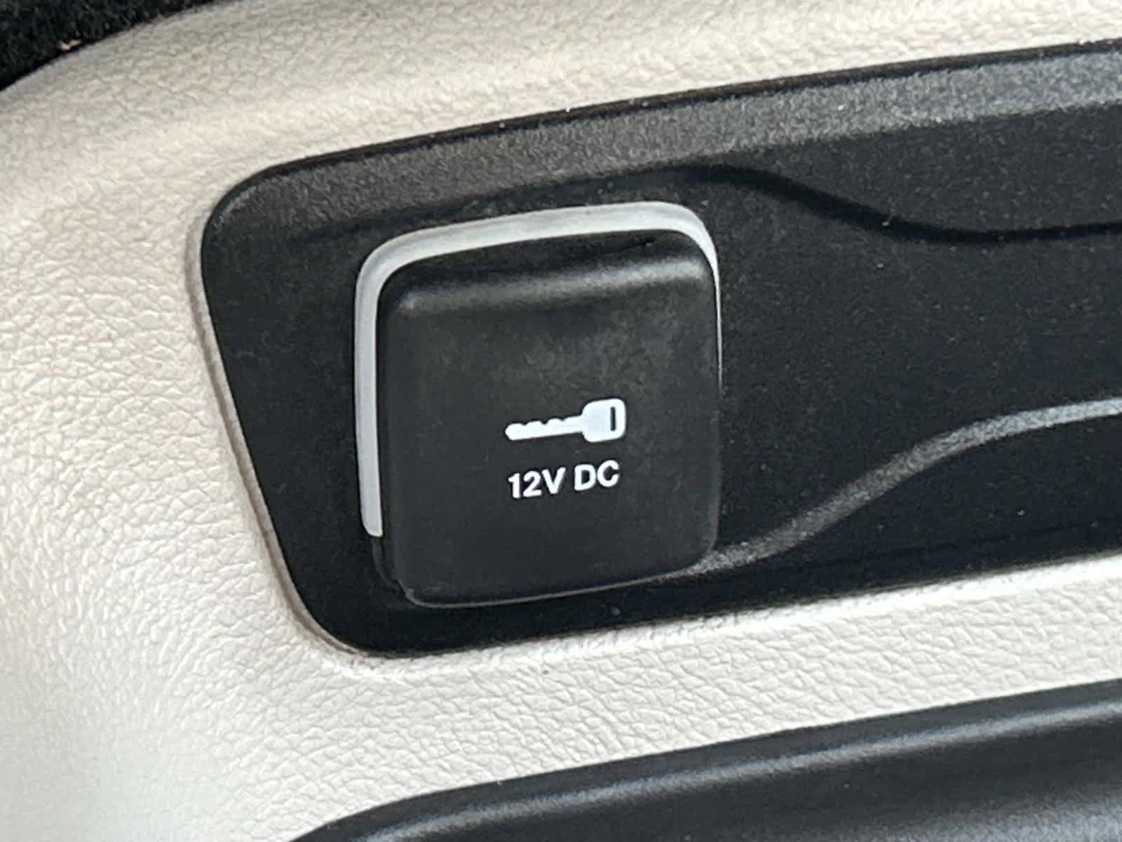 Used 2024 Chrysler Pacifica Touring-L FWD image 32