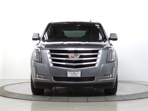 Used 2020 Cadillac Escalade Luxury image 2