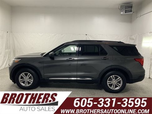 Used 2020 Ford Explorer XLT w/ Equipment Group 202A AWD/4WD image 1