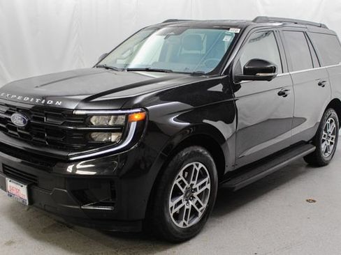 Certified 2025 Ford Expedition Active AWD/4WD image 5