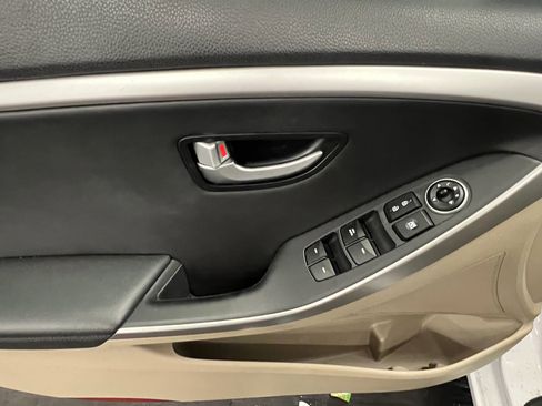 Used 2016 Hyundai Elantra GT w/ Option Group 03 image 9