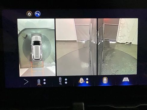 New 2026 Chevrolet Equinox LT w/ Safety and Technology Package FWD image 18