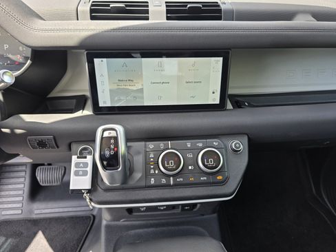 Used 2021 Land Rover Defender 90 First Edition AWD/4WD image 19