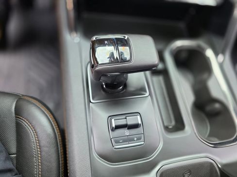 Used 2022 GMC Sierra 1500 AT4 w/ AT4 Premium Package AWD/4WD image 34