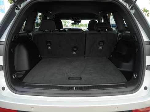Used 2025 Jeep Grand Cherokee Laredo RWD image 8