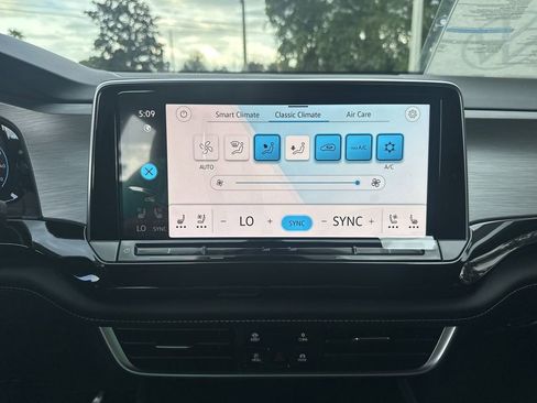 New 2026 Volkswagen Atlas Cross Sport SE image 19