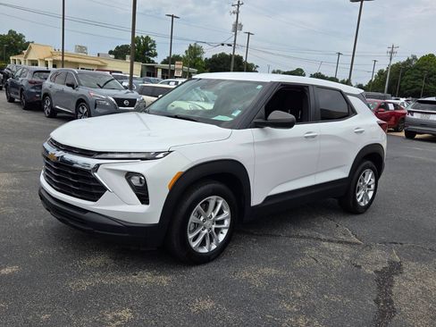 Used 2024 Chevrolet TrailBlazer LS w/ LS Convenience Package FWD image 3