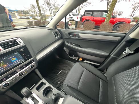 Used 2016 Subaru Outback 2.5i Premium image 9