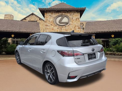 Used 2016 Lexus CT 200h image 3