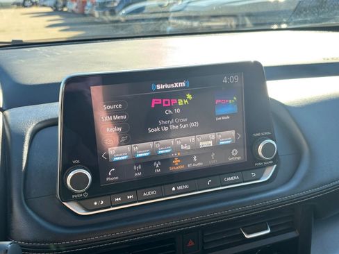 Used 2025 Nissan Rogue SV image 21