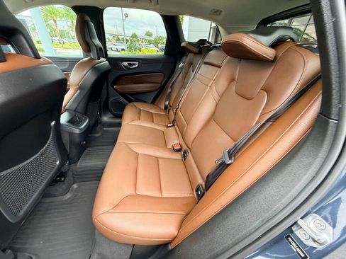 Used 2018 Volvo XC60 T5 Momentum w/ Convenience Package image 19