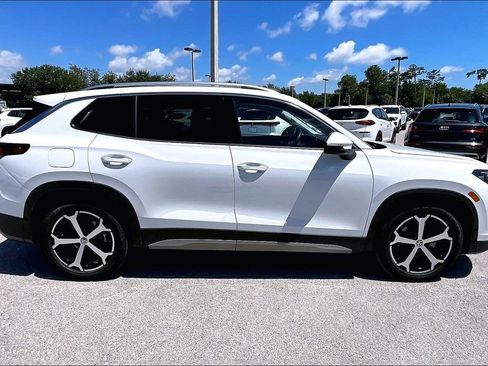 Certified 2026 Volkswagen Tiguan SE w/ Panoramic Sunroof Package FWD image 4