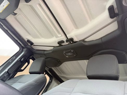 Used 2018 Jeep Wrangler Unlimited Sport S AWD/4WD image 13