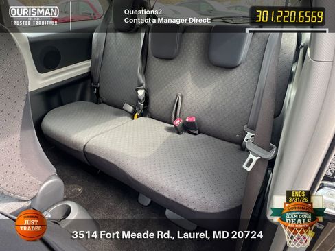 Used 2010 Toyota Yaris 2-Door Hatchback image 15