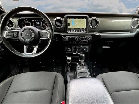 Used 2022 Jeep Wrangler Unlimited Sahara AWD/4WD image 9