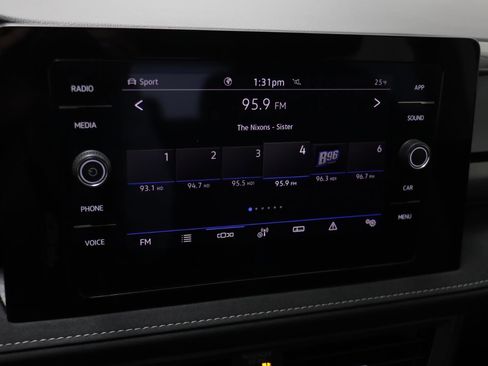 Used 2025 Volkswagen Taos SE image 8