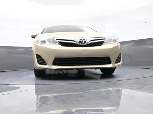 Used 2012 Toyota Camry LE FWD image 25
