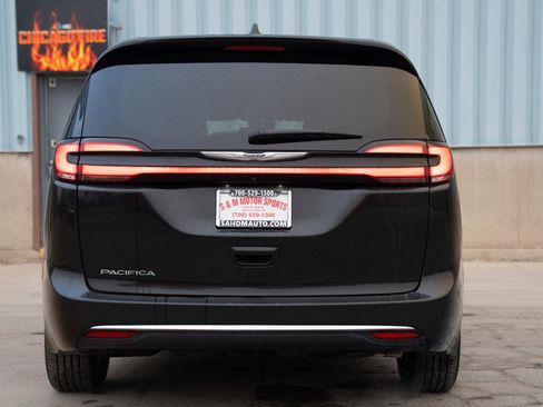 Used 2022 Chrysler Pacifica Touring-L image 14