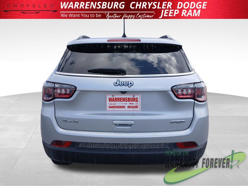 Used 2024 Jeep Compass Latitude AWD/4WD image 5