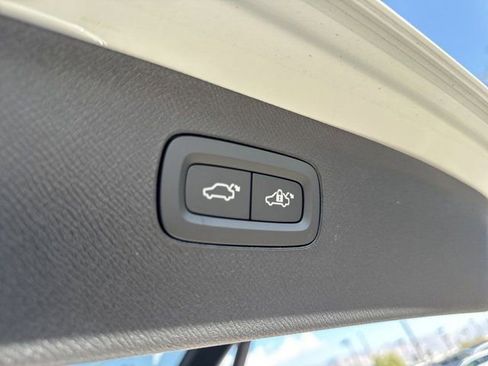 New 2025 Volvo XC90 T8 Plus w/ Protection Package Premier image 10