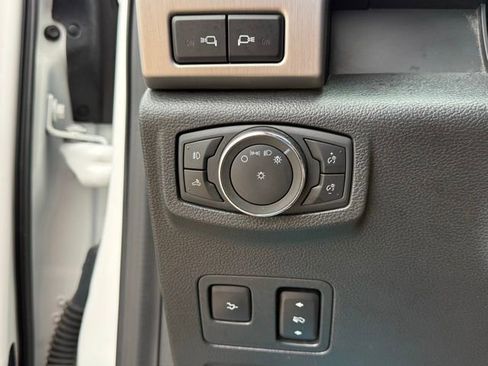 Used 2020 Ford F450 Platinum w/ FX4 Off-Road Package image 27