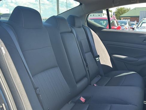 Used 2025 Nissan Altima 2.5 SV FWD image 21