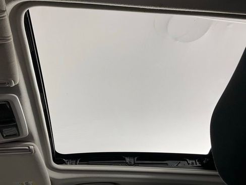 Used 2018 Subaru Forester 2.5i Premium w/ All-Weather Package image 22