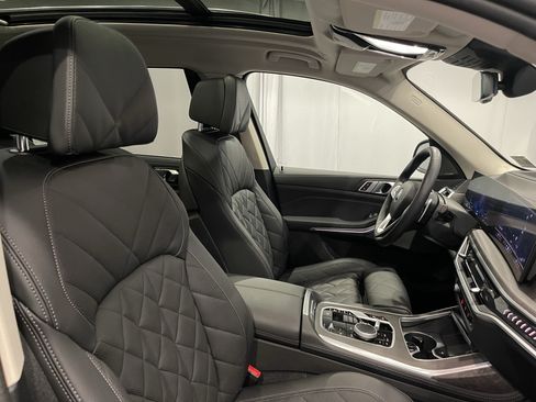Used 2024 BMW X7 xDrive40i w/ Premium Package AWD/4WD image 15