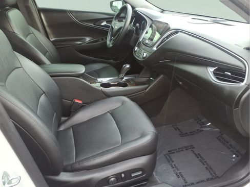 Used 2018 Chevrolet Malibu Premier w/ Premier Sun and Wheel Package FWD image 29
