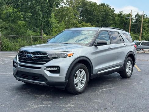 Used 2023 Ford Explorer XLT w/ Equipment Group 202A AWD/4WD image 9