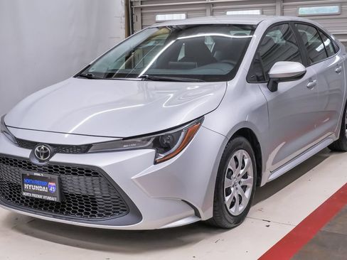 Used 2020 Toyota Corolla LE FWD image 1