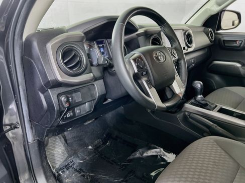 Used 2022 Toyota Tacoma SR5 AWD/4WD image 9