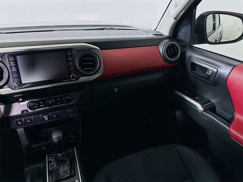 Used 2022 Toyota Tacoma SR5 image 19