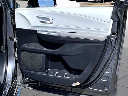 Certified 2025 Toyota Sienna XLE FWD image 22