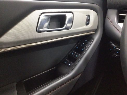 Used 2025 Ford Explorer Active w/ Active Comfort Package image 16