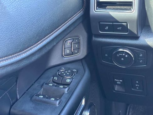 Used 2018 Ford Expedition Platinum image 27