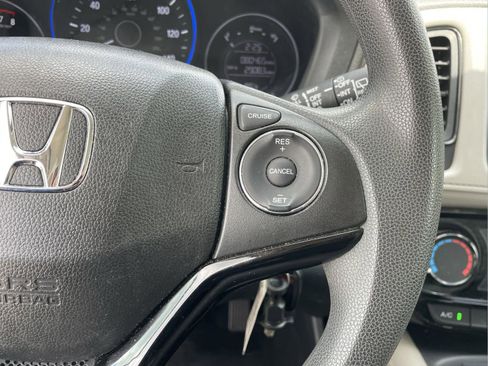 Used 2018 Honda HR-V LX image 14