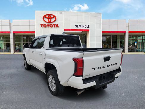 Used 2024 Toyota Tacoma SR5 w/ SR5 Upgrade Package AWD/4WD image 4