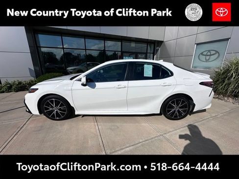 Used 2024 Toyota Camry SE w/ Cold Weather Package AWD/4WD image 6