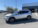Used 2017 Nissan Rogue SL w/ SL Premium Package image 4