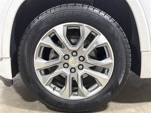 Used 2018 Chevrolet Traverse Premier w/ Driver Confidence II Package image 28