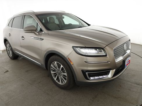 Used 2019 Lincoln Nautilus Select w/ Cargo Utility Package FWD image 3