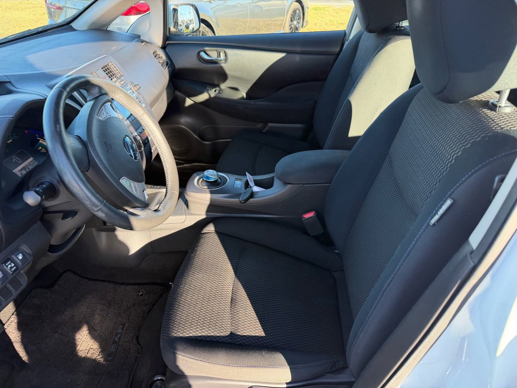Used 2015 Nissan Leaf S w/ Charge Package FWD image 9