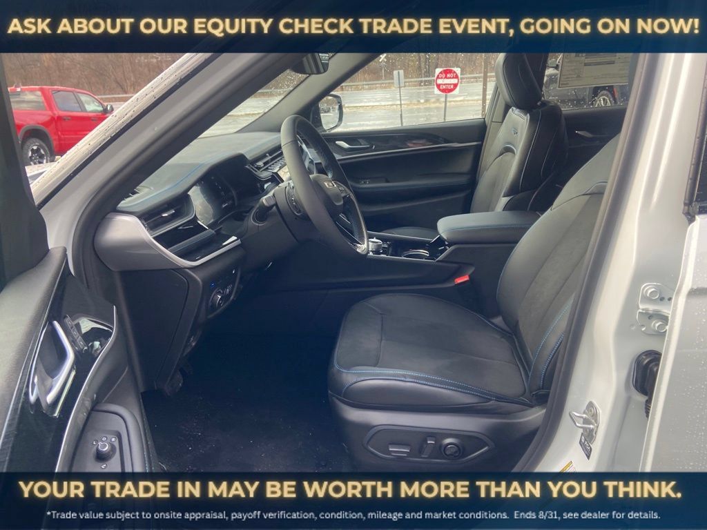 New 2023 Jeep Grand Cherokee Trailhawk AWD/4WD image 16