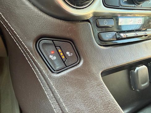 Used 2015 Chevrolet Suburban LT w/ Luxury Package AWD/4WD image 29