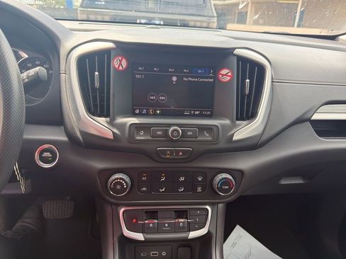 Used 2024 GMC Terrain SLE image 11
