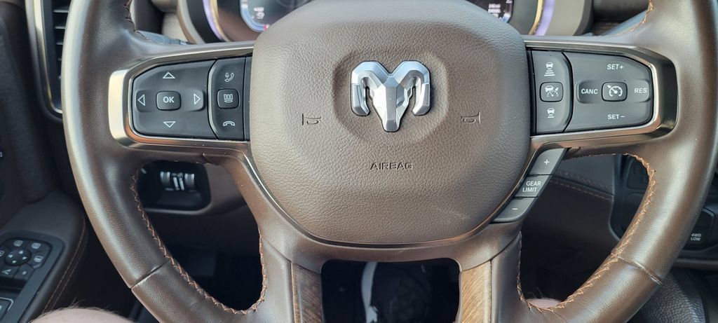 Used 2025 RAM 2500 Limited AWD/4WD image 19