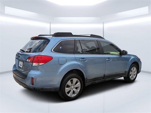 Used 2011 Subaru Outback 2.5i Premium image 3