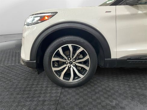 Used 2025 Ford Explorer ST-Line image 14